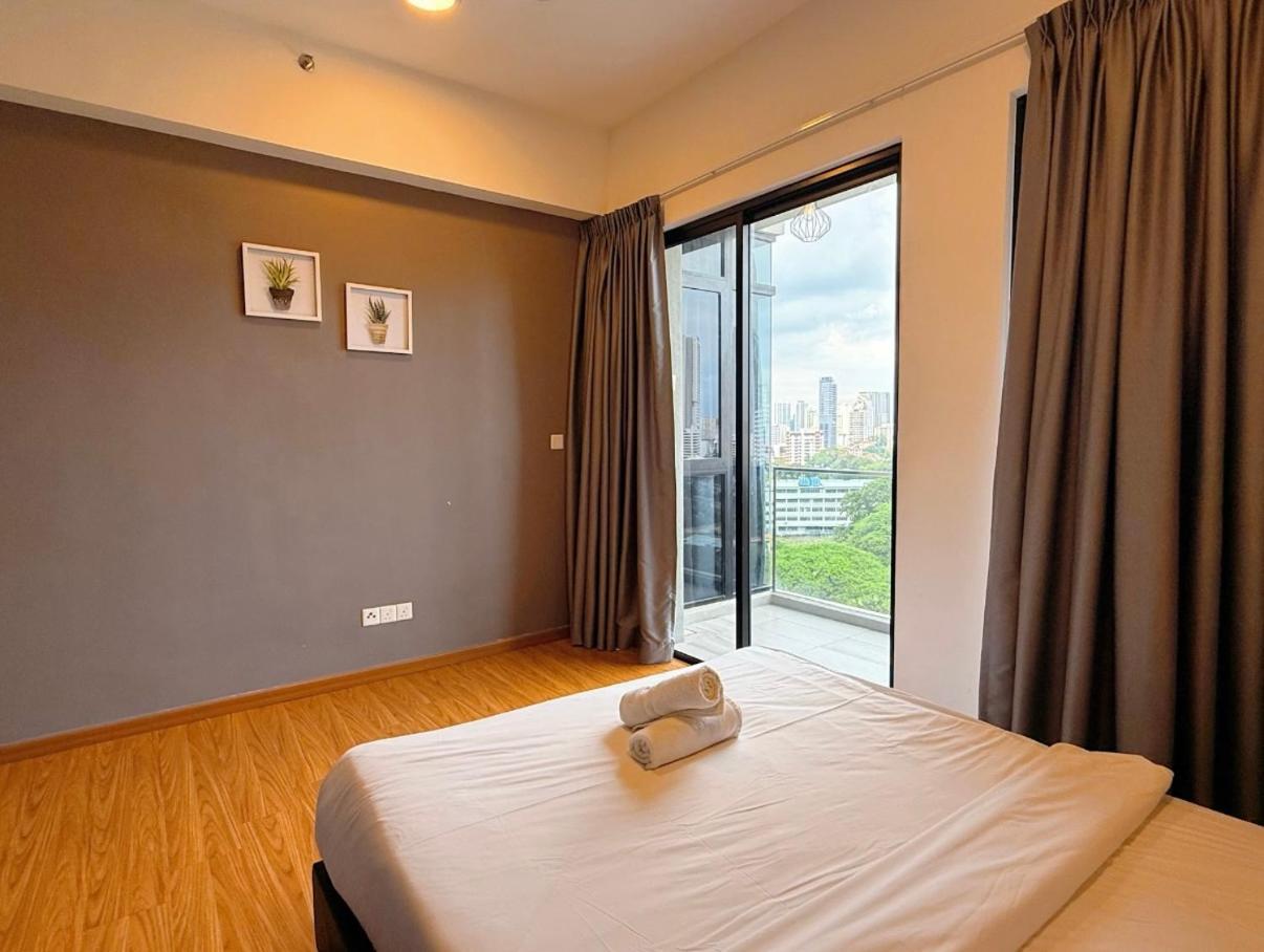 Beacon Executive Suite - City View - By Iz George Town Exterior photo